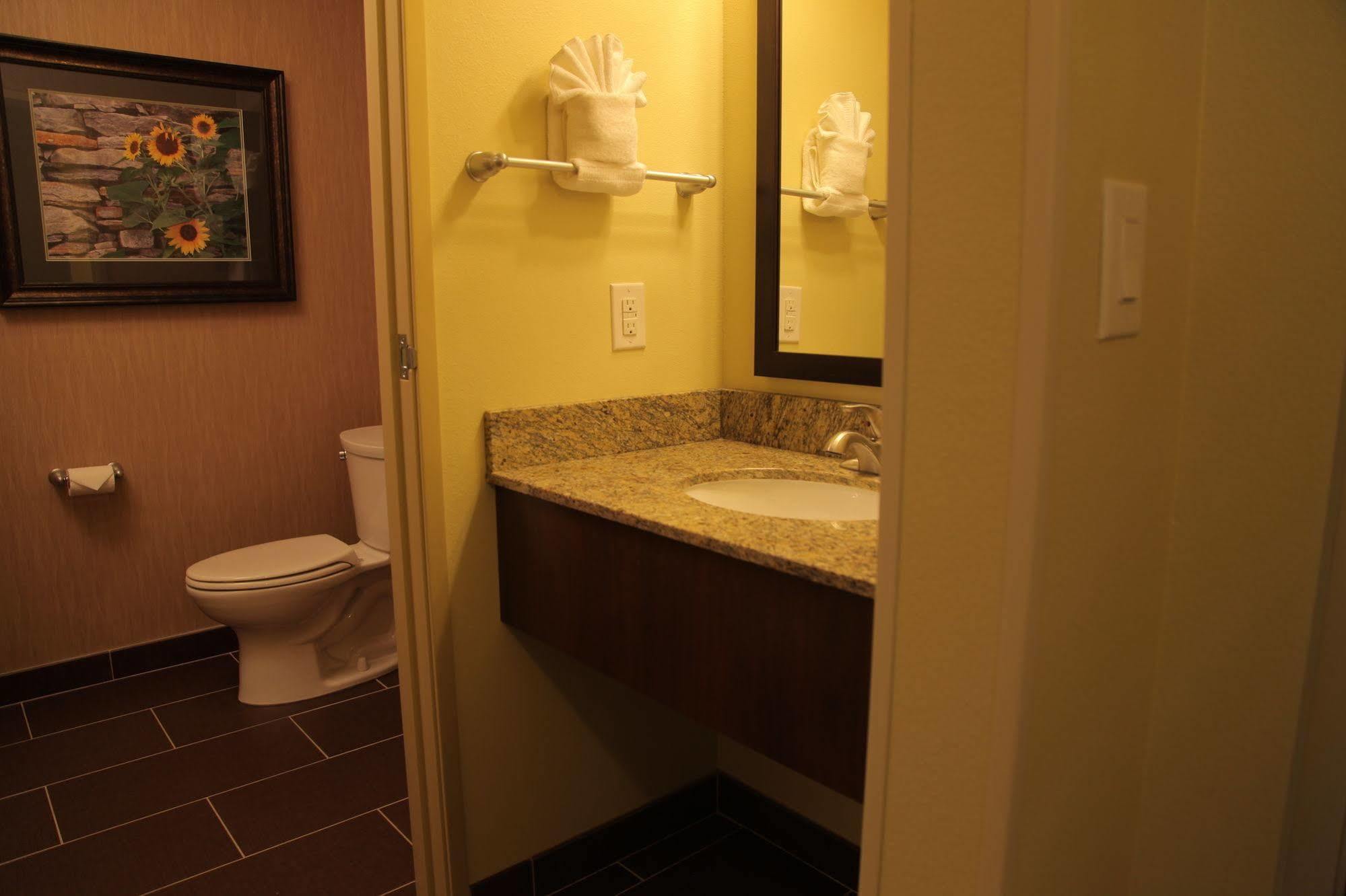 Little Missouri Inn & Suites Watford City Buitenkant foto